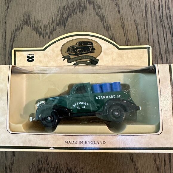 Chevron 1939 Chevrolet Pick-Up RPM Motor Oil Commemorative Model - Picture 2 of 12